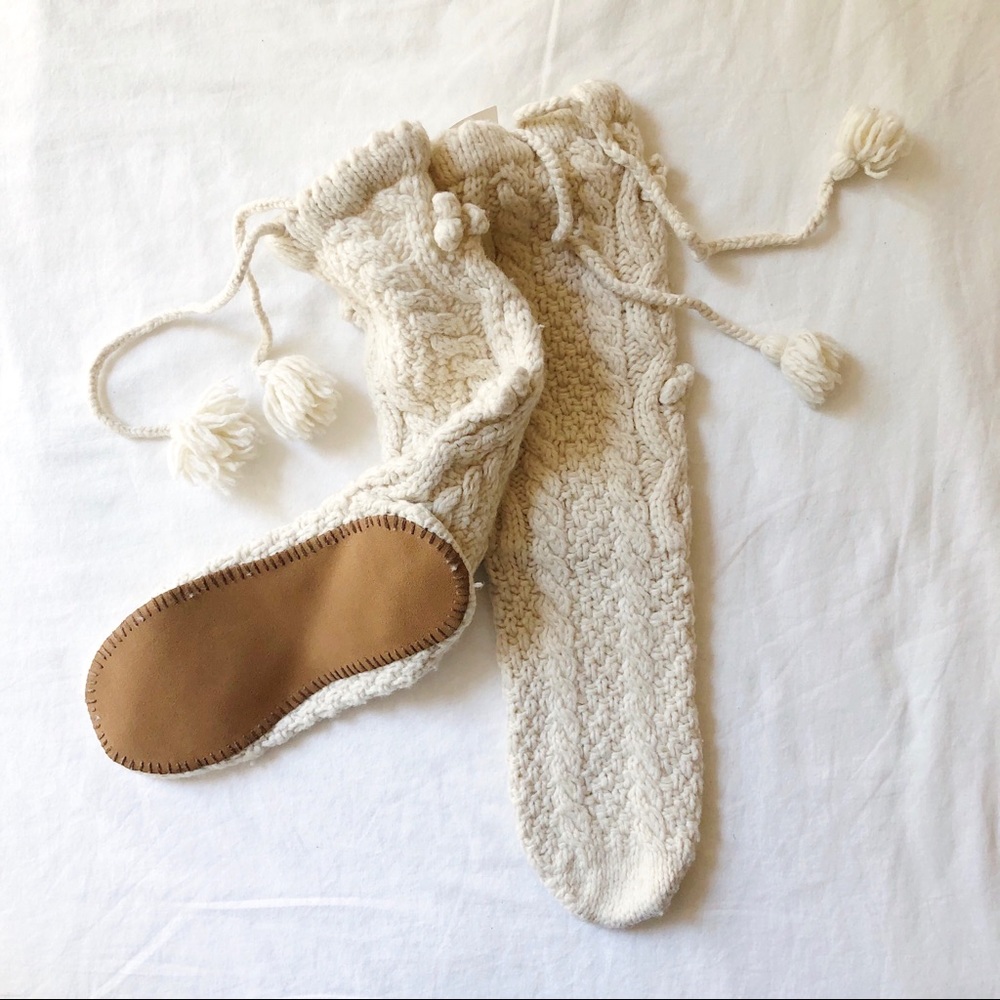 NWT American Eagle Cream Knit Slippers